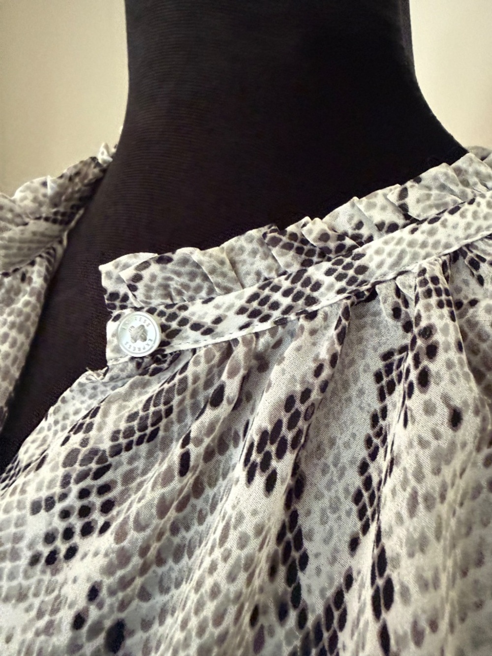 Express Python Print Blouse - Picture 4 of 7